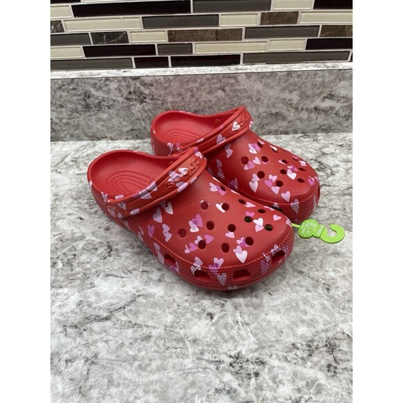 Crocs Women’s Classic VDay Clog Red Pink Hearts New With tags  Men’s 5 Women’s 7 - Picture 1 of 3